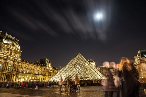 paris gezilecek yerler- louvre