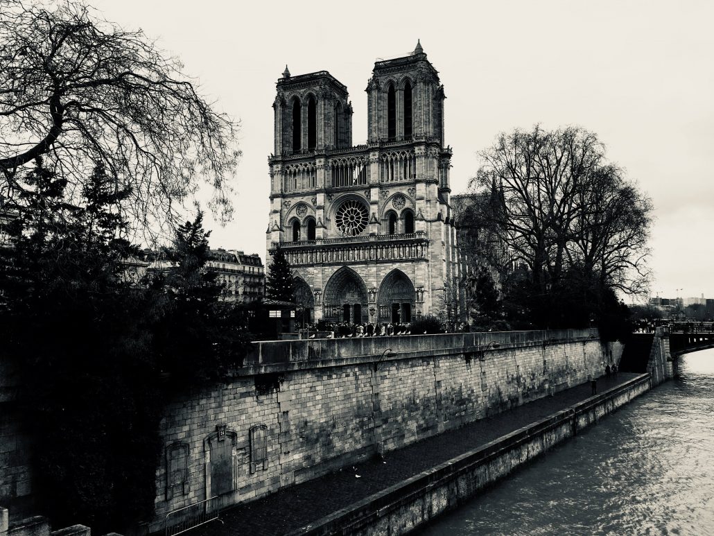 pariste gezilecek yerler- notre dame