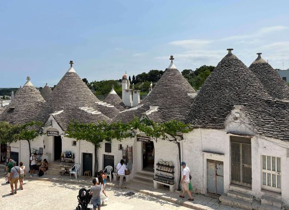 Puglia Gezilecek Yerler - Alberobello